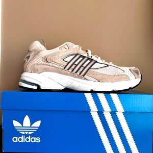 Adidas Response CL SIZE 7.5 WOMEN
